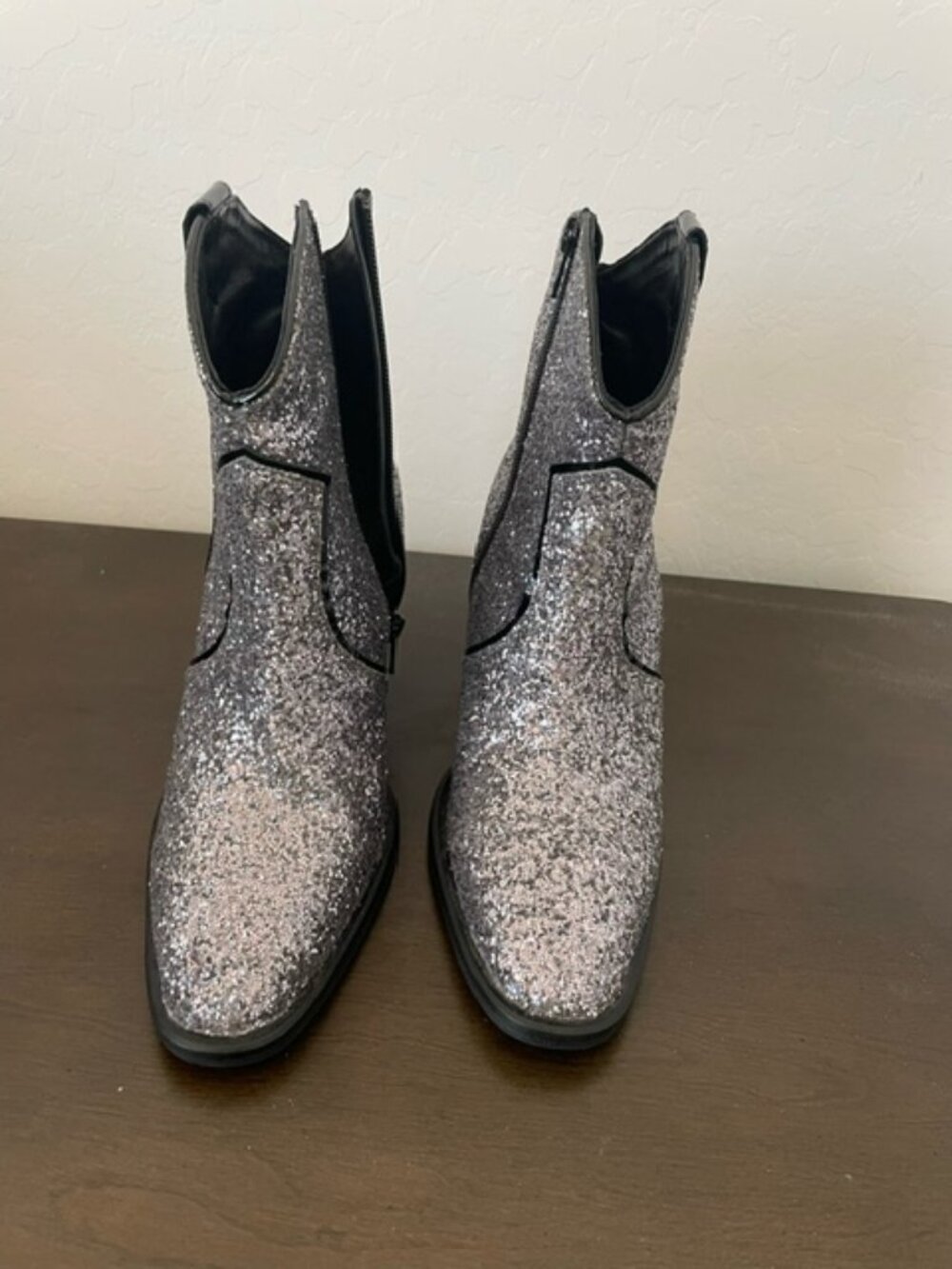 Idyllwind by Miranda Lambert Stop and Stare Silver Glittery Western Boots 8 EUC
